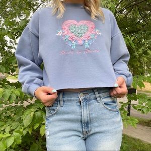 Vintage Embroidered Sweatshirt 🎀